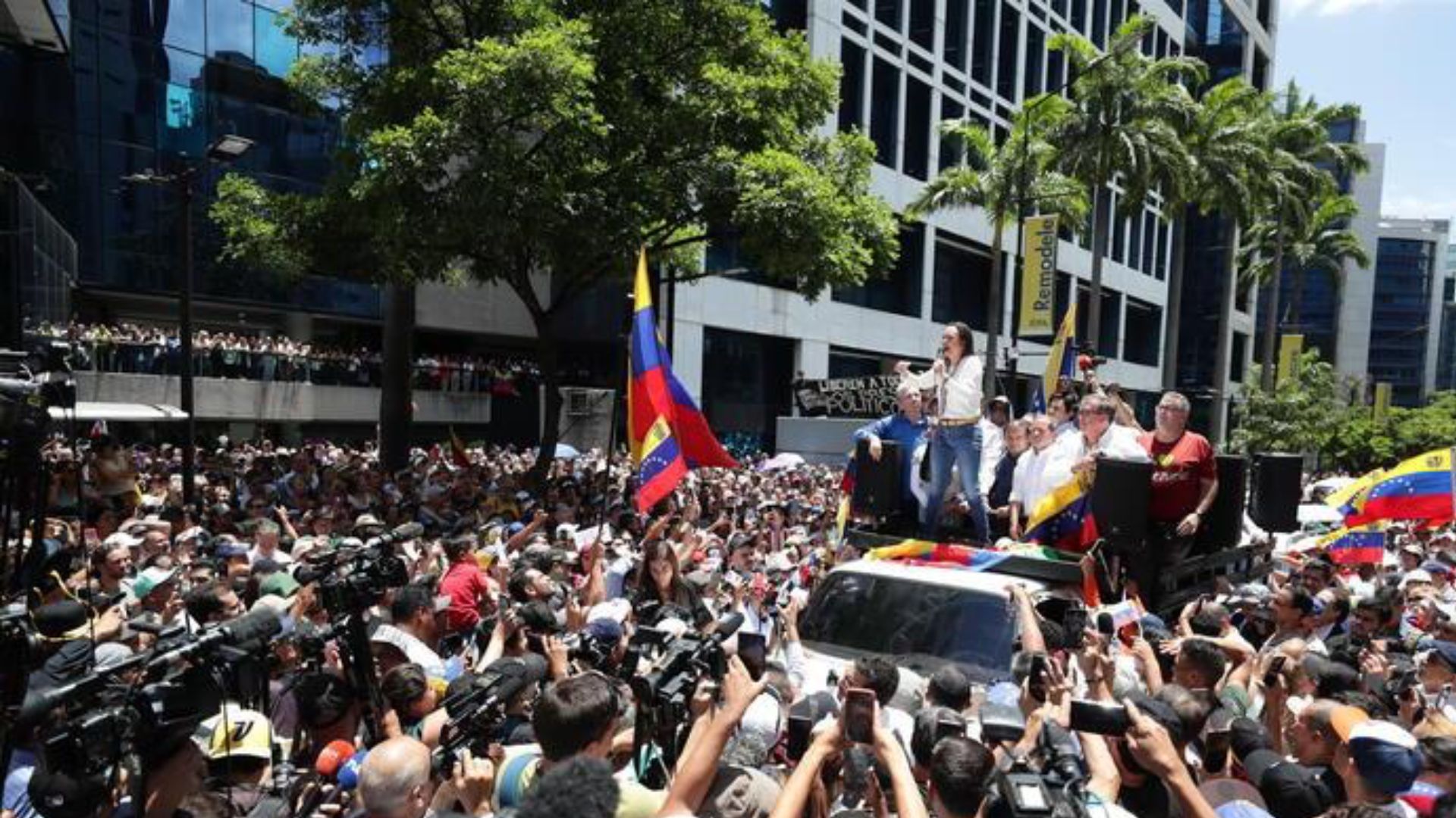 Venezuelans Protest for Free Elections and Machado’s Return as Workers Demand Higher Pay
