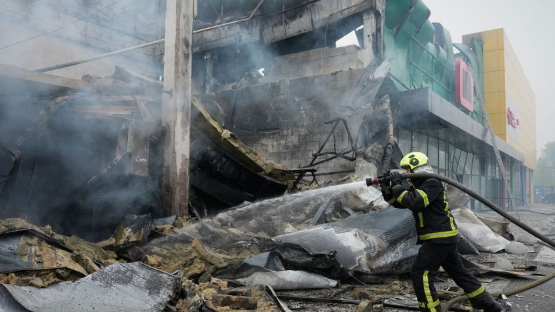 Russia Fires 21 Ballistic Missiles at Kyiv After Putin Agrees to Resume Peace Talks